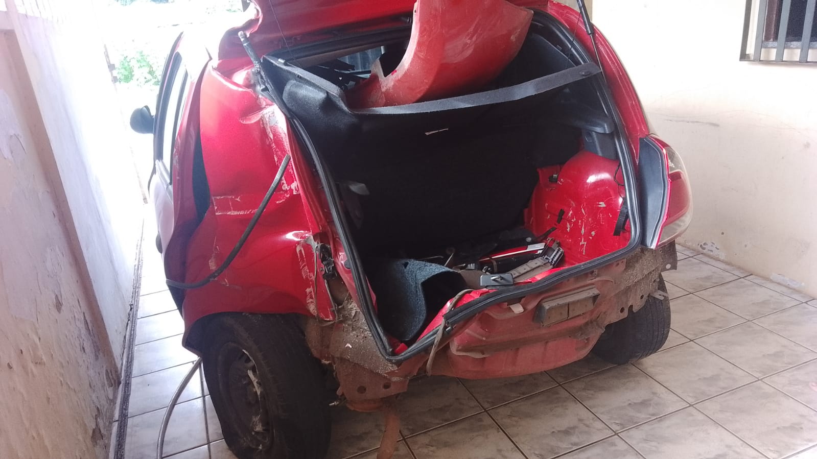 Traseira completamente destruída